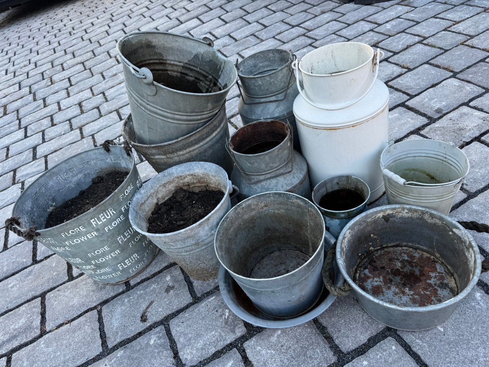 Zinken emmers / potten - 12 stuks, Ophalen, Gebruikt, Rond, Overige materialen