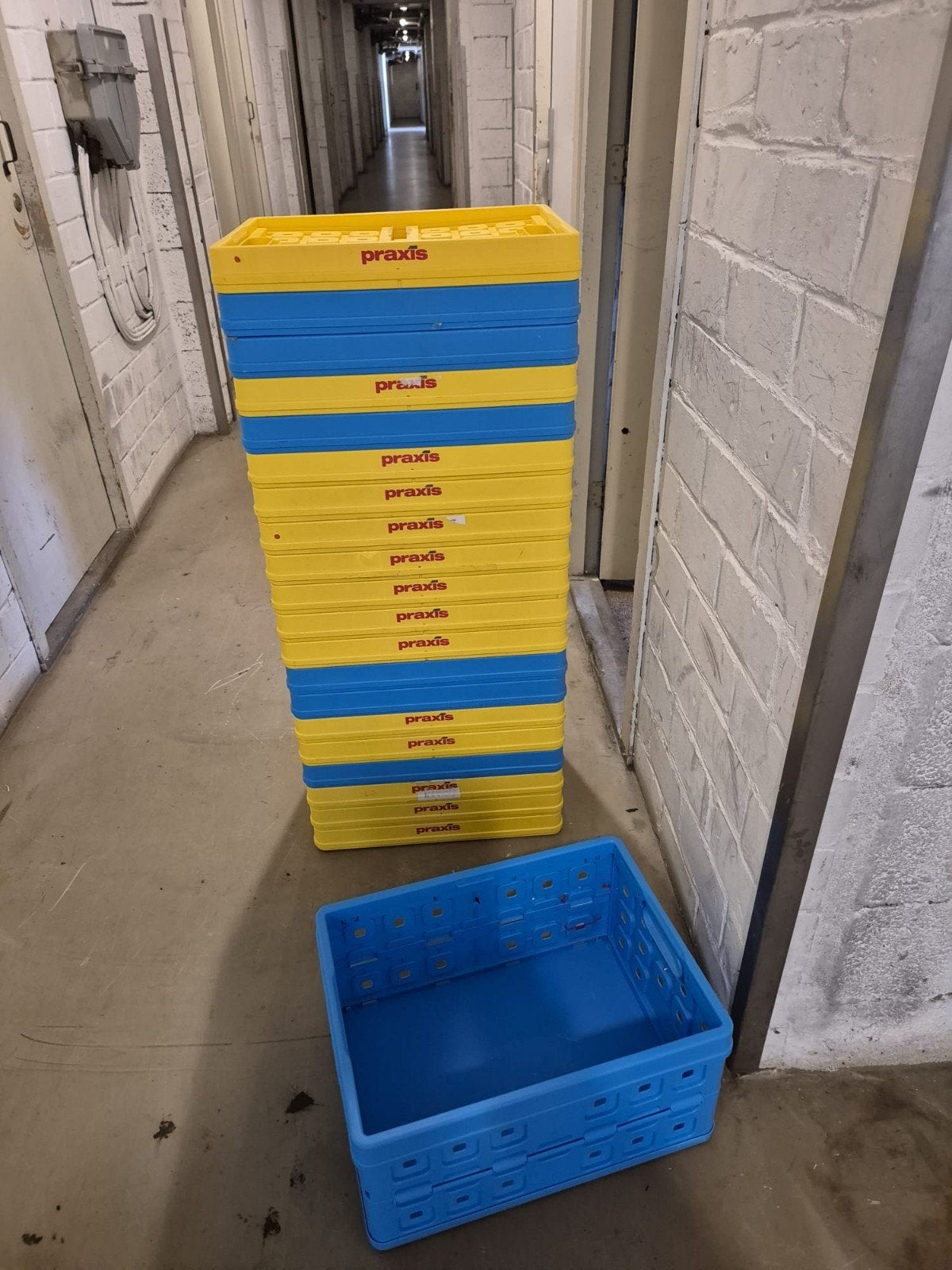 Vouwkratten AH/Praxis  €5 p.st., Ophalen, Minder dan 40 cm, Doos, Minder dan 35 cm
