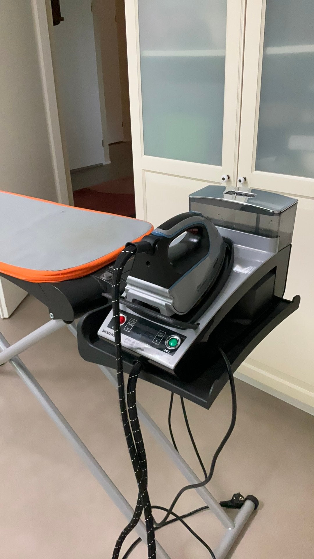 Siemens strijkstoomgenerator + bijbehorende strijkplank, Ophalen
