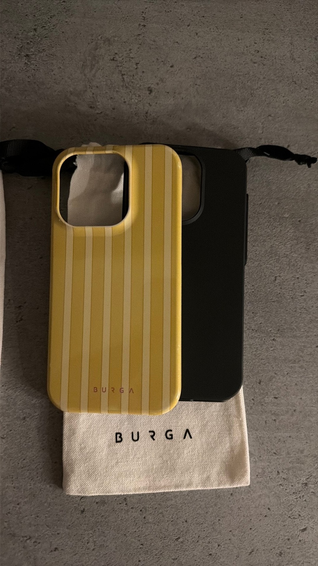 Burga Iphone 15 Pro hoesje, Ophalen, Gebruikt, MagSafe, Meerkleurig