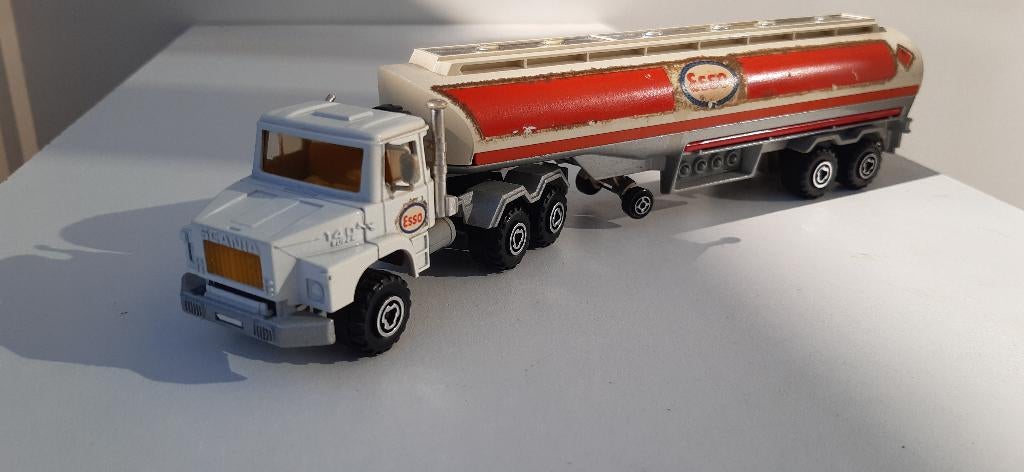 SCANIA 140 TREKKER/TANKTRAILER ESSO MAJORETTE 1:60., Hobby en Vrije tijd, Modelauto's | Overige schalen, Ophalen of Verzenden
