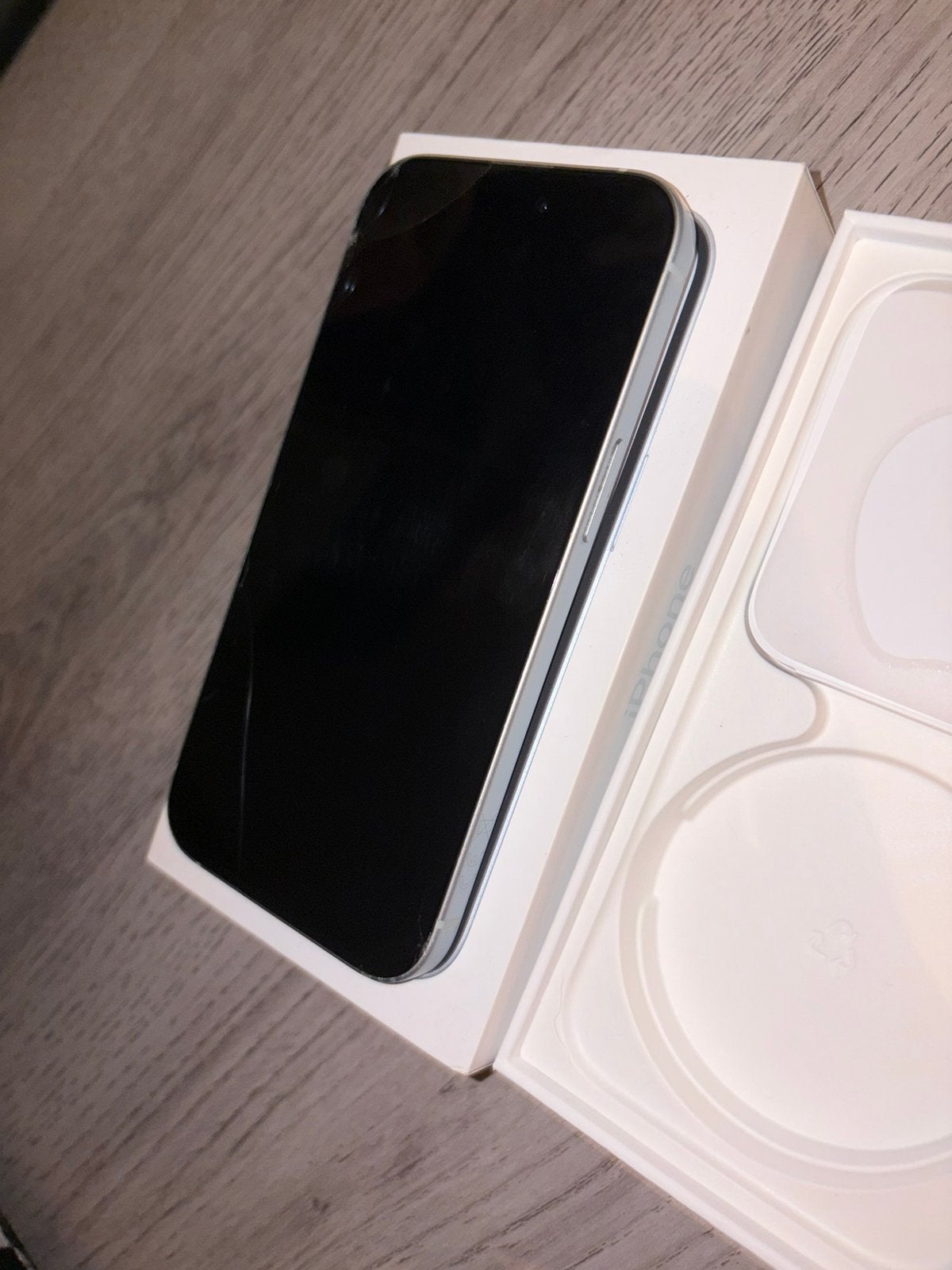 Foto 8 van Apple Iphone 15 licht blauw