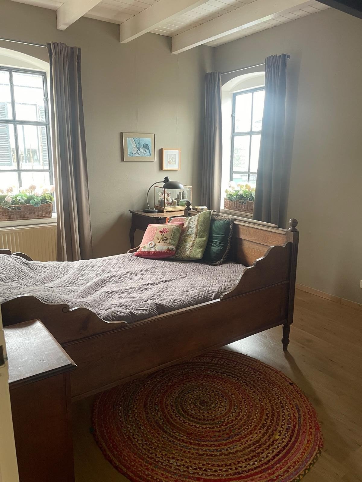Houtenbed met nieuw matras, Huizen en Kamers, Kamers te huur