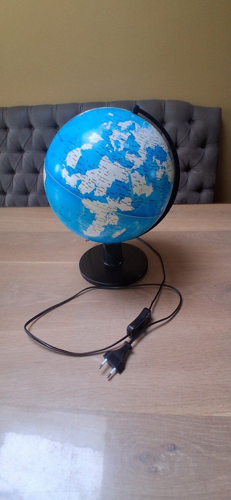 Wereldbol met lampje en stekker, Ophalen of Verzenden
