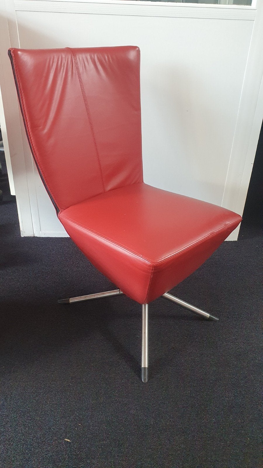 Design stoel leder bruinrood, Ophalen, Zo goed als nieuw
