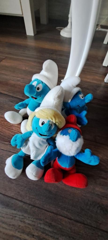 4 Smurfen: 2 grote, 2 kleine (Smurfin en Rode Smurf), Ophalen, Gebruikt, Verschillende Smurfen, Poppetje, Figuurtje of Knuffel