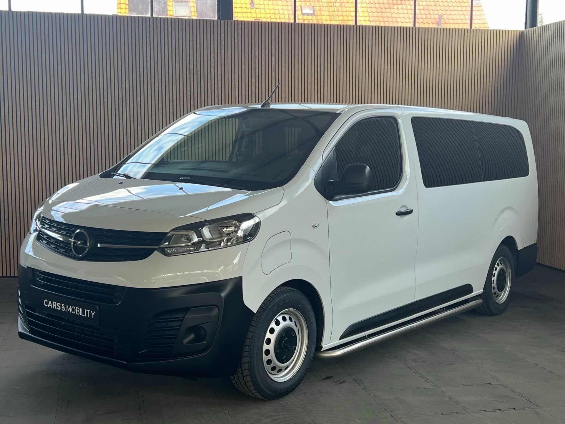 Opel Vivaro-e Combi elektrisch rijden – taxi klaar – lag, Auto's, Overige carrosserieën, 110 €/maand, 2087 kg, Wit
