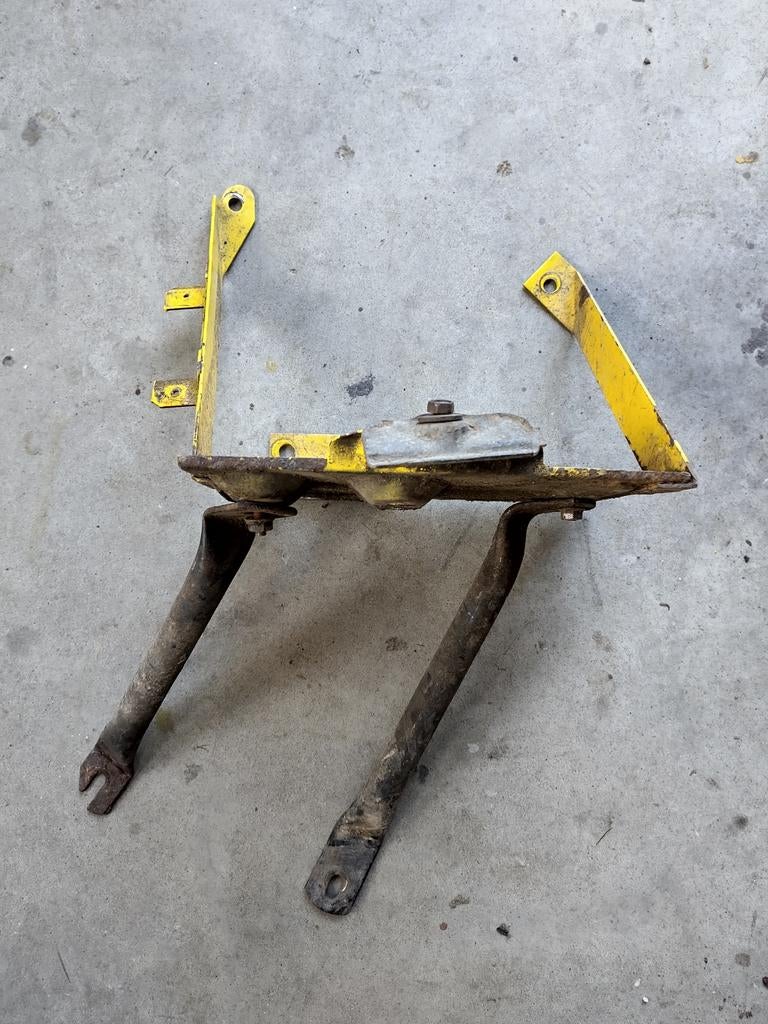 Jeep CJ battery tray, Ophalen of Verzenden, Voor, Jeep, Spatbord