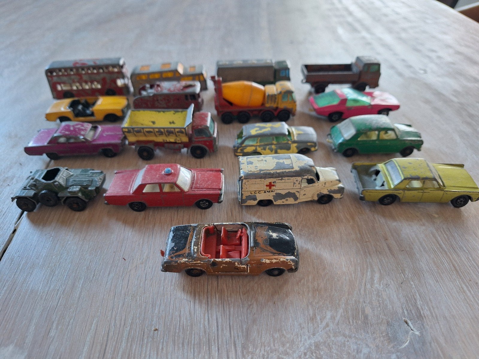 17 Vintage Matchbox Miniaturen: Auto's, Bus, Vrachtwagens, Ophalen of Verzenden, Gebruikt, Auto