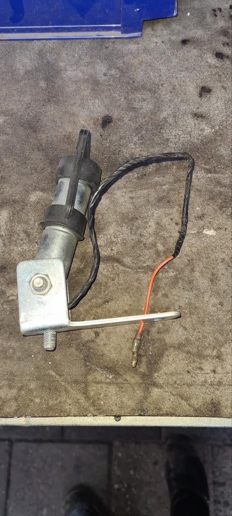 Zwaailampsteun 12V/24V, Auto diversen, Auto-accessoires, Gebruikt, Ophalen of Verzenden