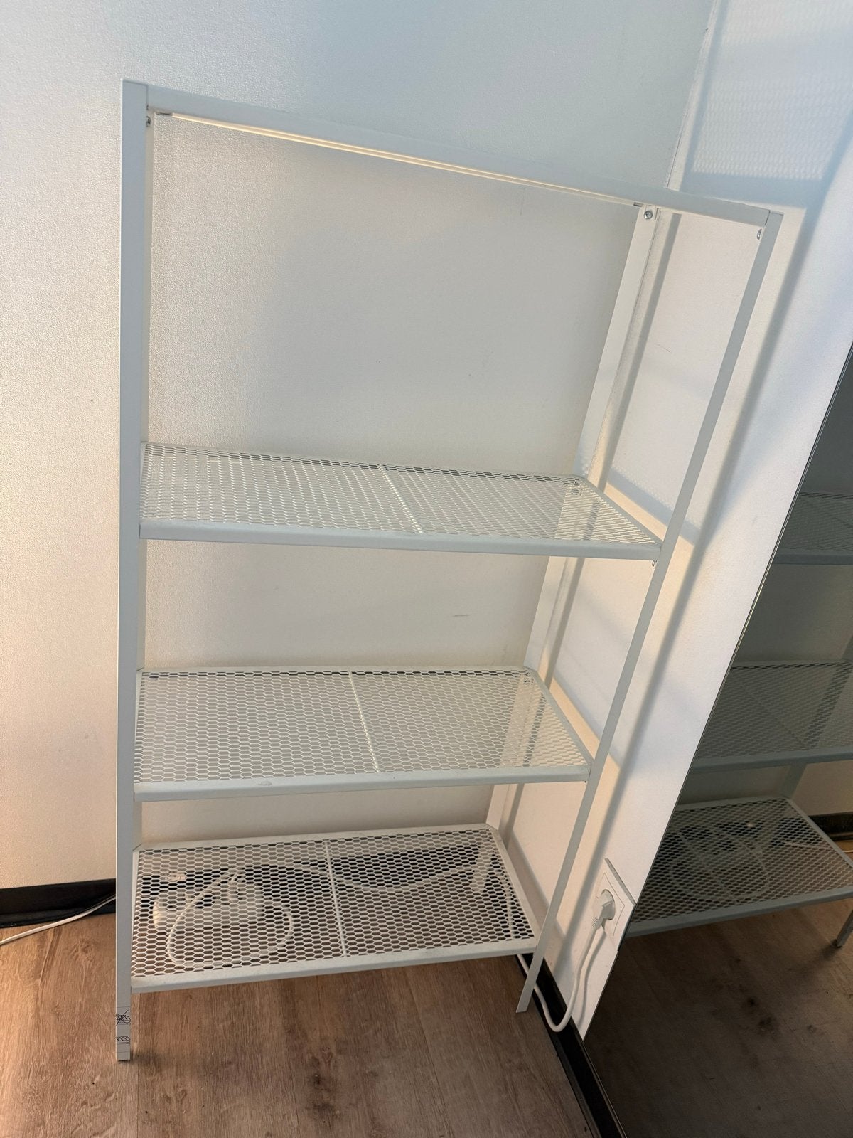 Witte metalen stellingkast met 4 planken, Huis en Inrichting, Kasten | Stellingkasten, Ophalen of Verzenden, Zo goed als nieuw
