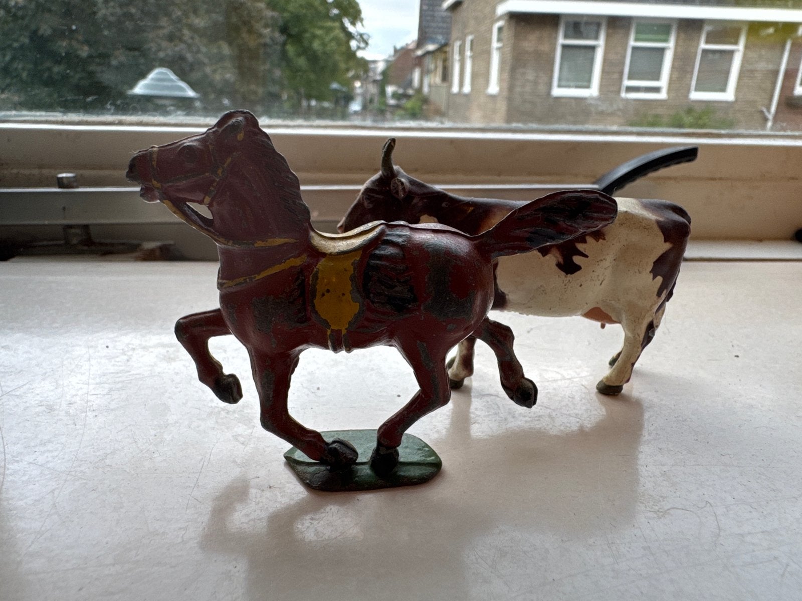 Vintage metal speelgoed paard en koe, Ophalen of Verzenden, Gebruikt