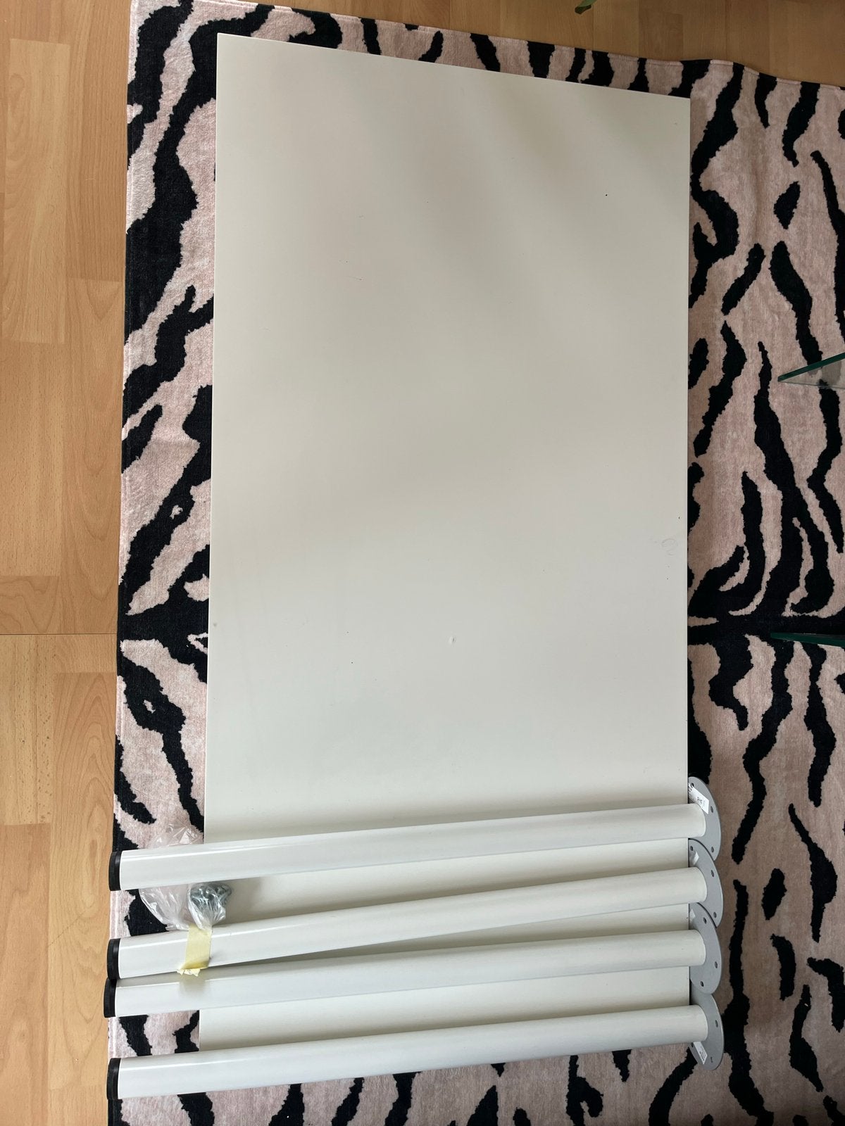 IKEA tafel wit 60x120cm met Adils poten - gratis ophalen, Huis en Inrichting, Tafels | Eettafels, Ophalen, Kunststof, Gebruikt