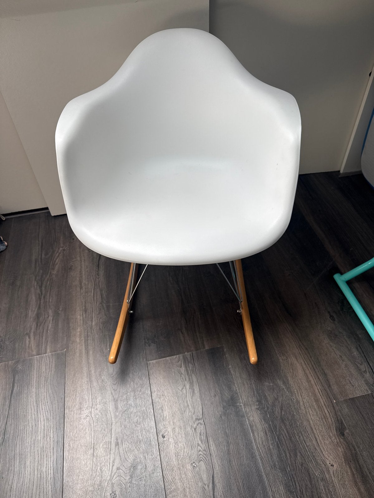 Witte schommelstoel in Eames-stijl, Ophalen, Kunststof, Gebruikt, Wit