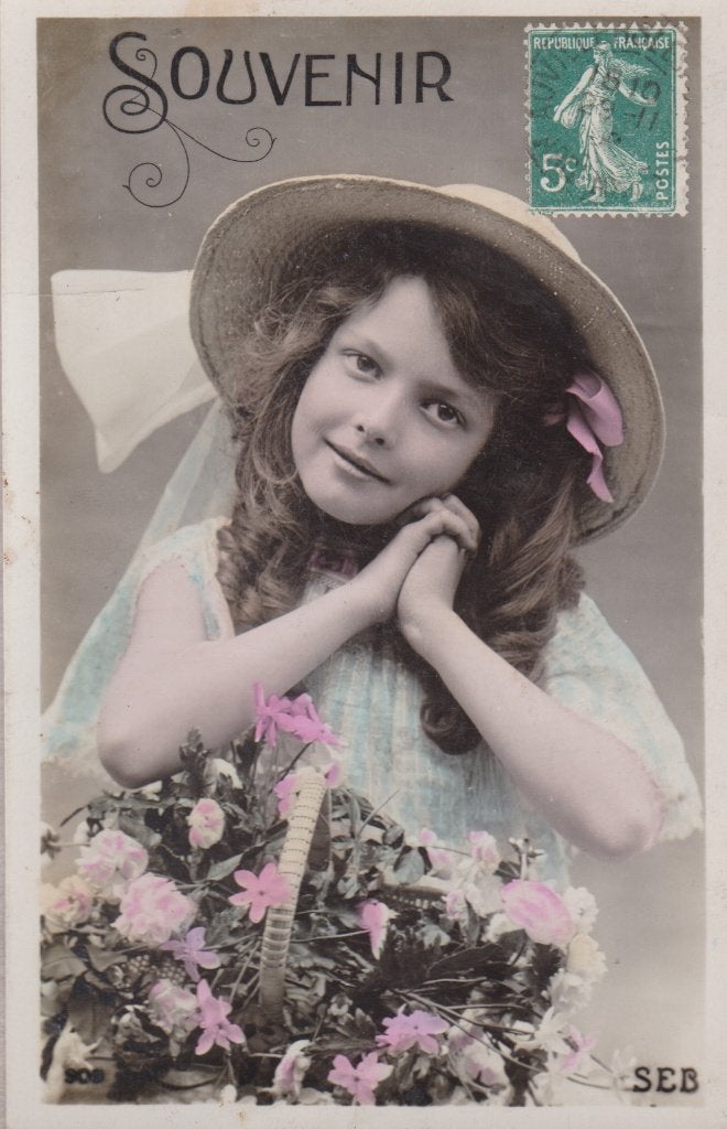 Meisje lang haar en Bloemen. Leuke oude AK. 1909, Ophalen of Verzenden, Voor 1920, Gelopen, Kinderen