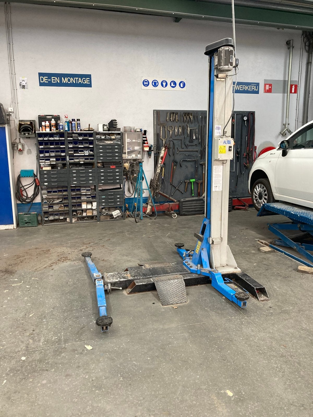 Autec VLT Equipment 1-koloms hefbrug, 2500 kg, gedemonteerd, Ophalen