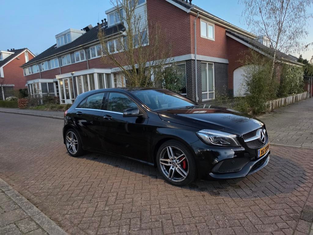 A180 CDI 2018 Busines Solution AMG Euro 6 Airco Navi Leder.., Auto's, Voorwielaandrijving, 4 cilinders, Navigatiesysteem, Leder en Stof