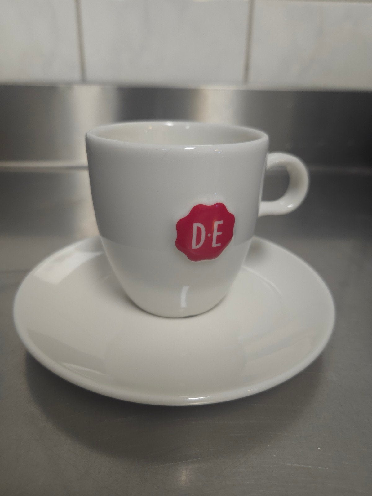 21 Douwe Egberts koffiekopjes met schotel, Huis en Inrichting, Keuken | Servies, Gebruikt, Ophalen of Verzenden, Effen, Kop(pen) en/of Schotel(s)