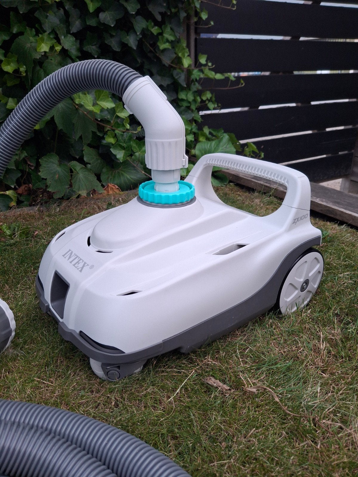Intex ZX100 Zwembadreiniger - Automatische Bodemzuiger, Tuin en Terras, Zwembad-toebehoren, Ophalen, Zo goed als nieuw