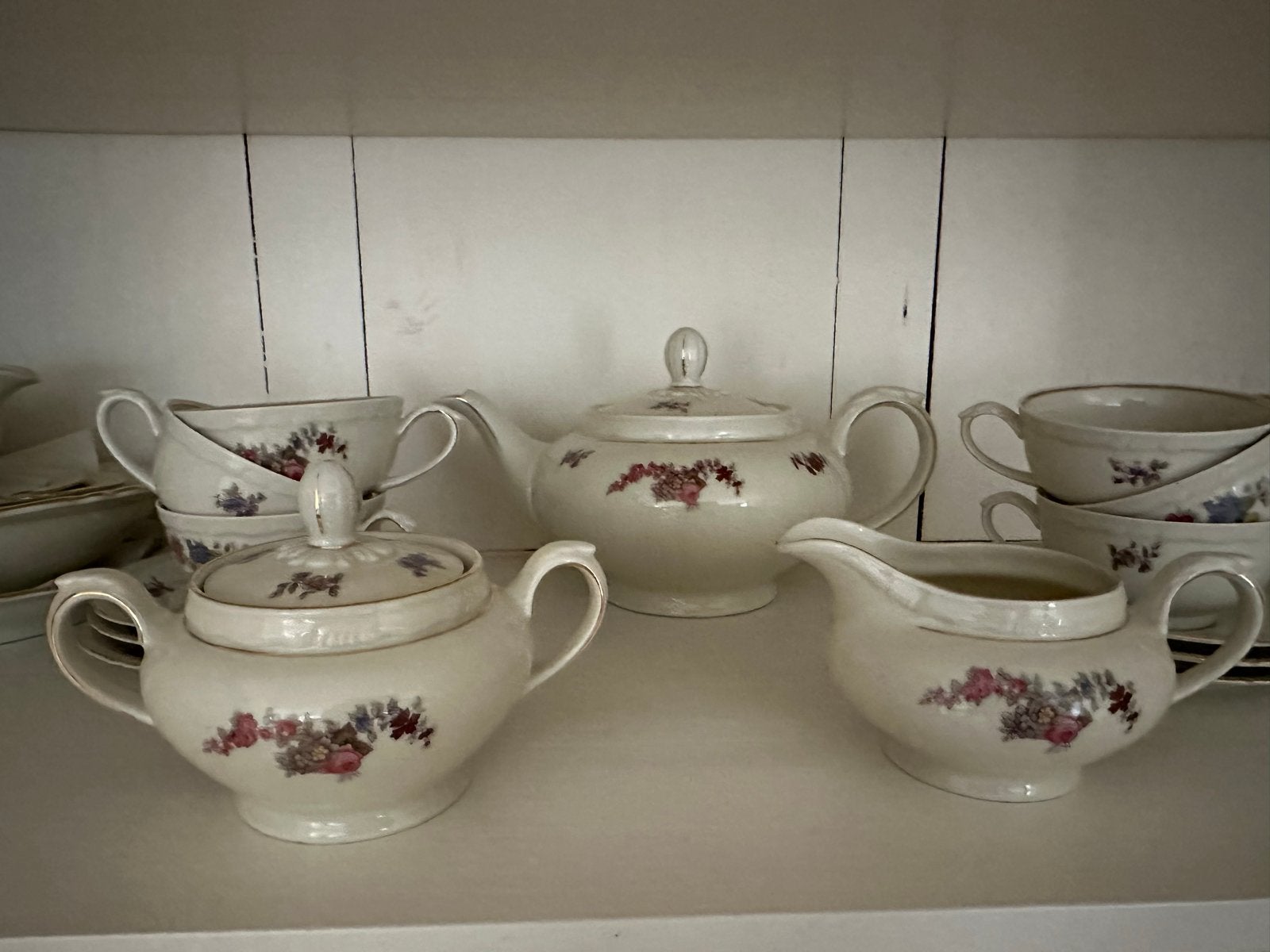 Vintage Servies - 70 jaar oud - met bloemmotief, Ophalen