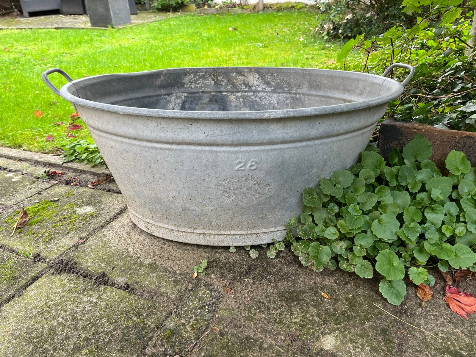 Oude gietijzeren teil tobbe, Ophalen, Gebruikt, Rond, Metaal