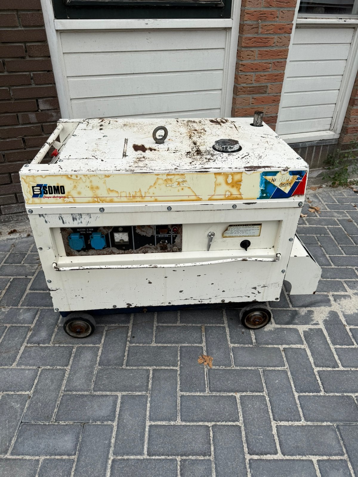 Diesel aggregaat SDMO met werk, Ophalen, Dieselolie, Zo goed als nieuw, .