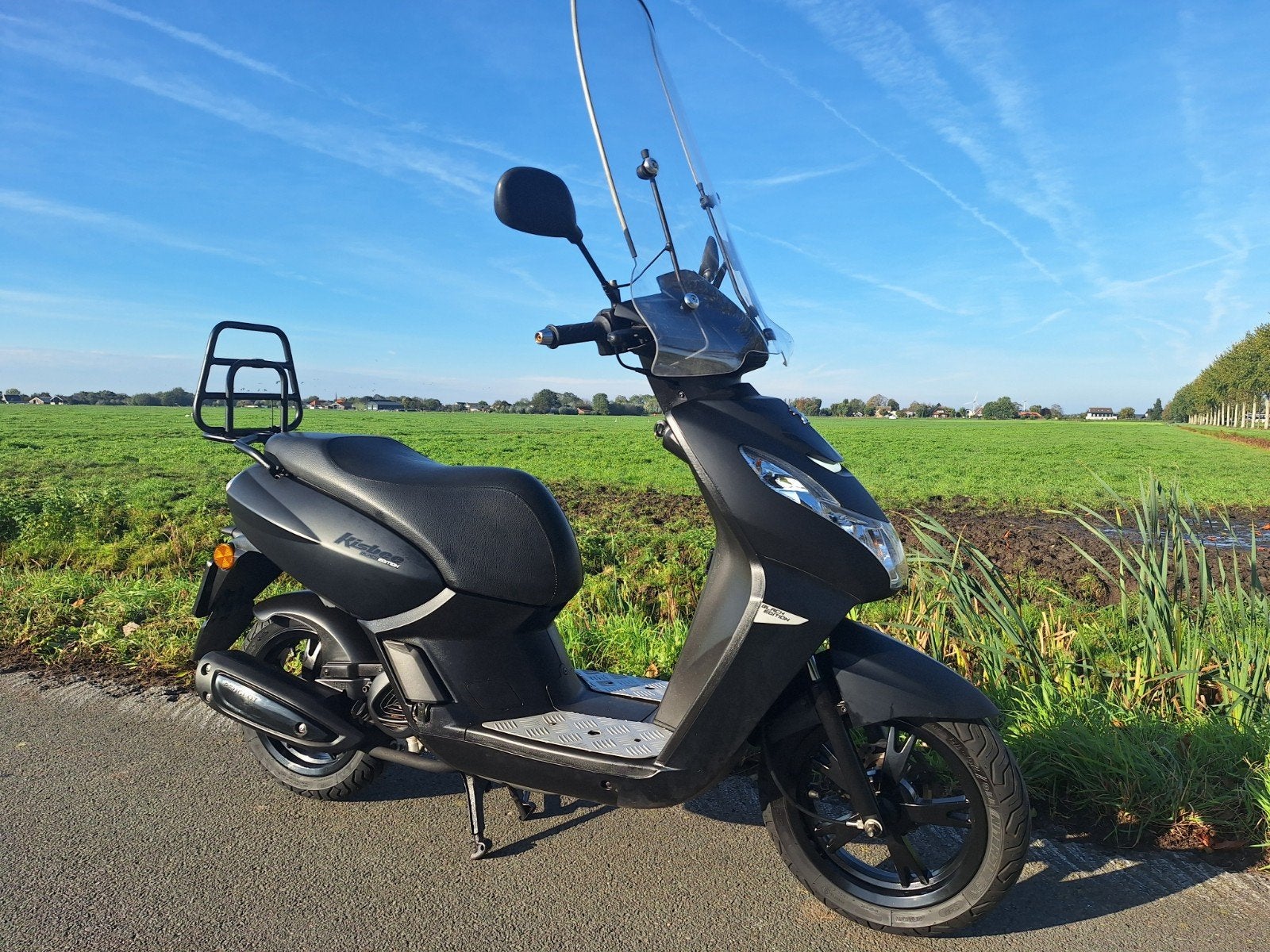Mooie Peugeot Kisbee Black edition 2019 1e eigenaar, Ophalen, Zo goed als nieuw, Benzine, Peugeot