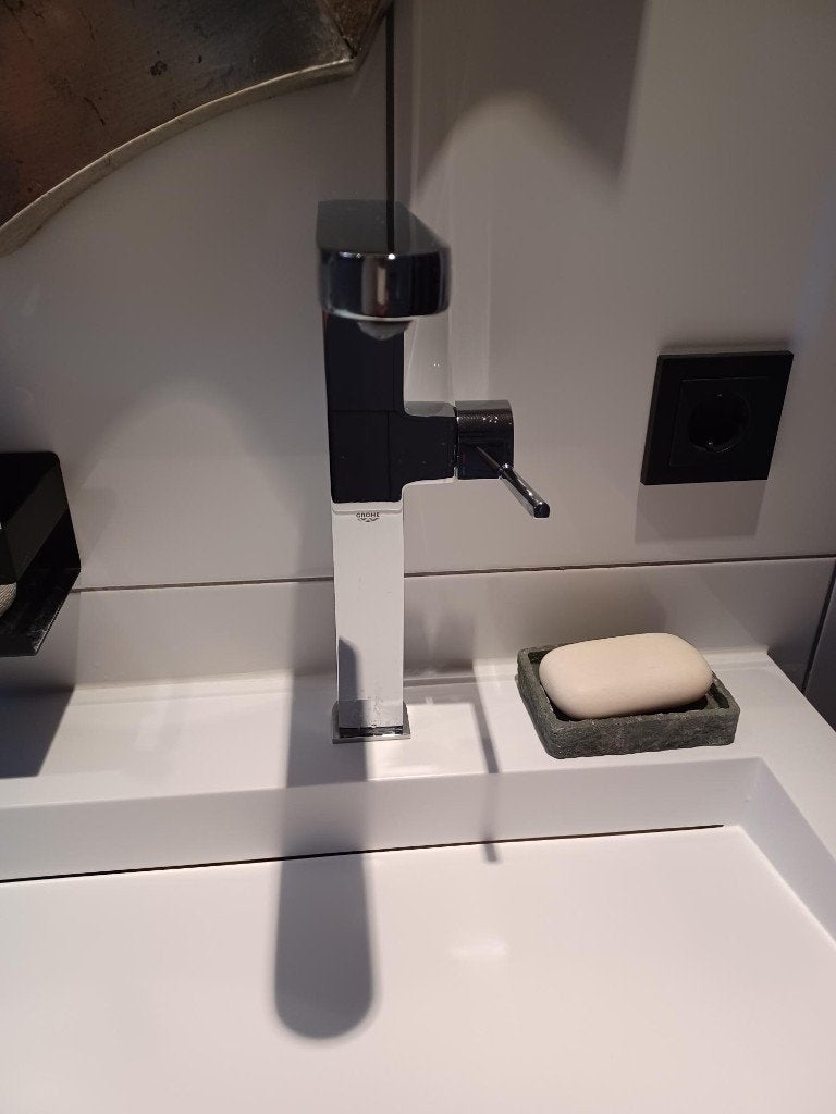 2 stuks wastafelkraan, Ophalen, Zo goed als nieuw, Chroom, Kraan