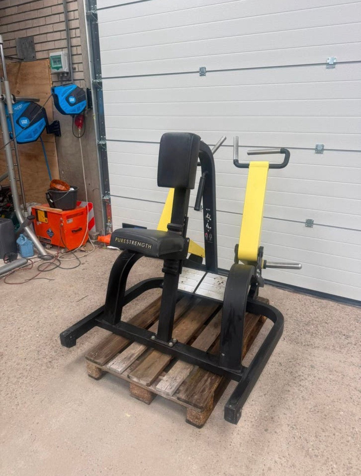 Technogym pure strength row / seated row / plate loaded