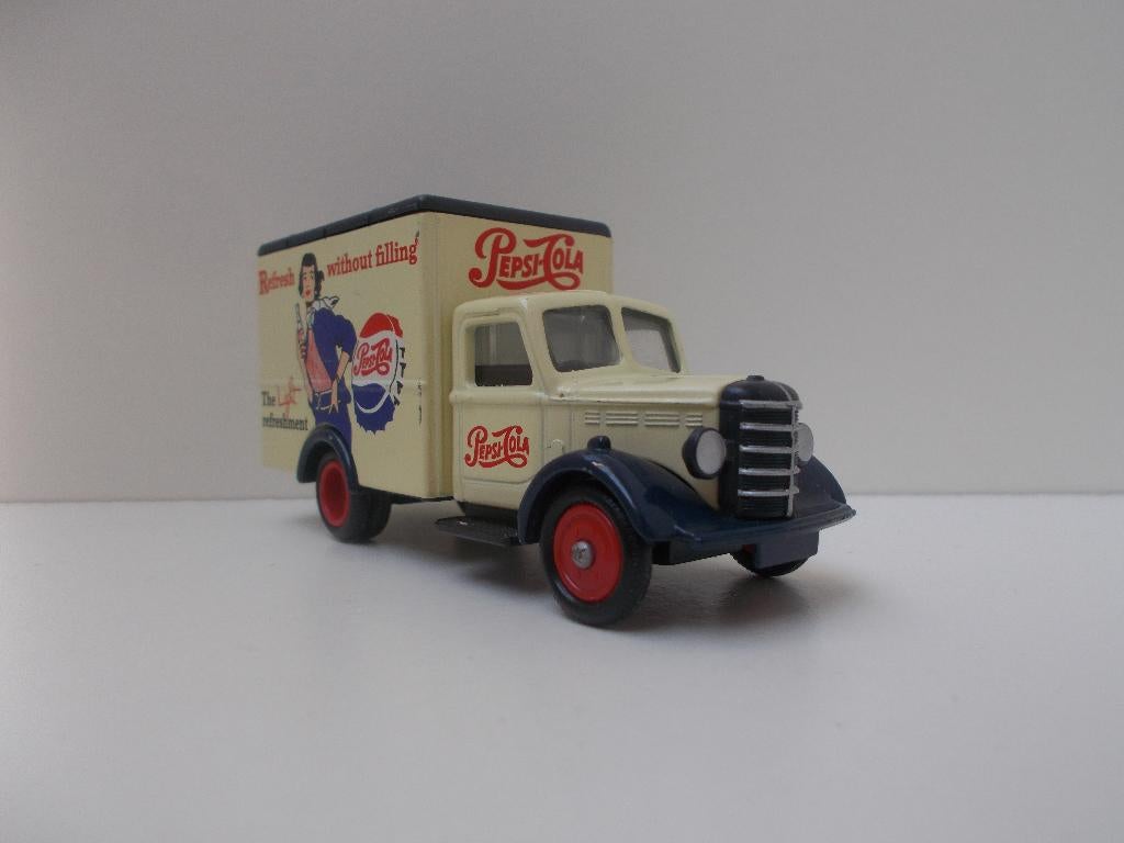 5315 Bedford 30 CWT 'Pepsi Cola' Lledo Days-Gone, Hobby en Vrije tijd, Modelauto's | Overige schalen, Gebruikt, Bus of Vrachtwagen