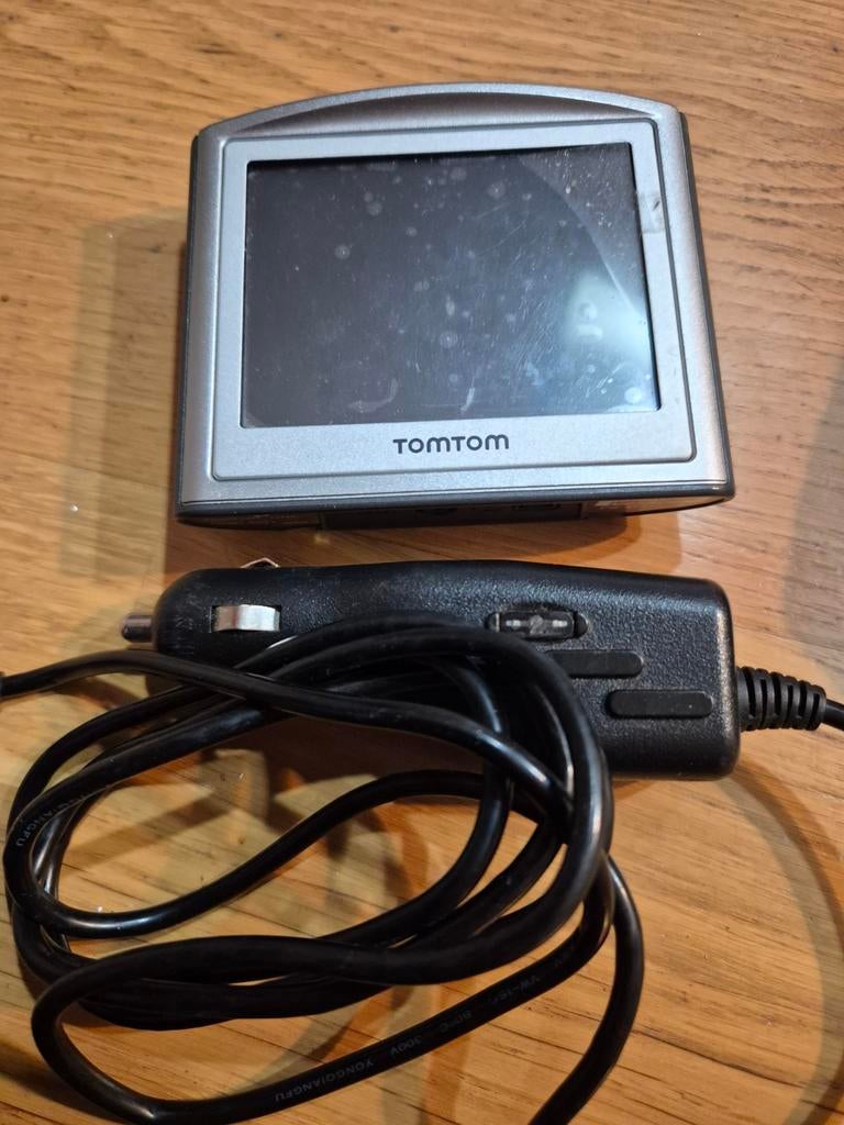TomTom one 3de edition navigatiesysteem met autolader, Ophalen of Verzenden, Gebruikt