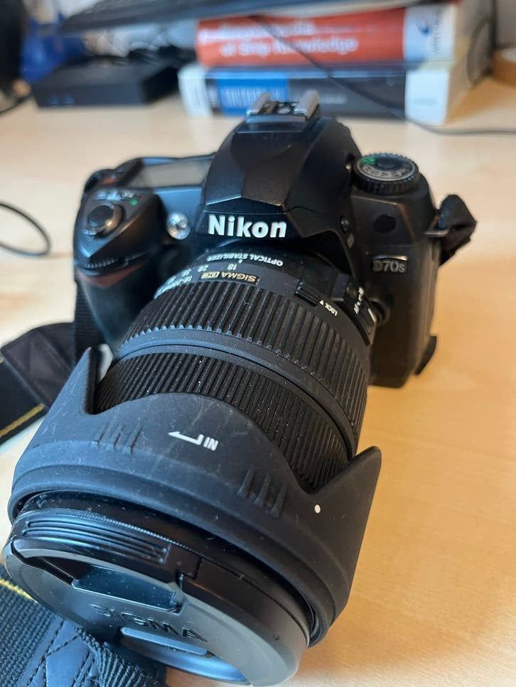 Nikon D70s met Sigma 18-200mm lens en veel toebehoren, Audio, Tv en Foto, Fotocamera's Digitaal, Ingebouwde flitser, Gebruikt