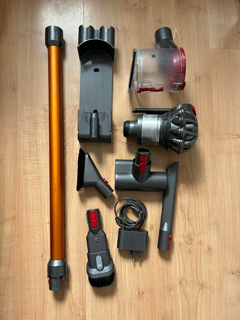 Dyson V8 Steelstofzuiger accessoires, Witgoed en Apparatuur, Stofzuigers, Ophalen, Gebruikt, Draadloos, Dyson