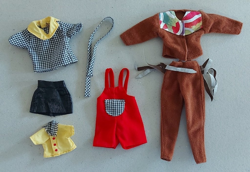 Vintage fashion doll kleding Made in China, Ophalen of Verzenden, Gebruikt, Kleertjes