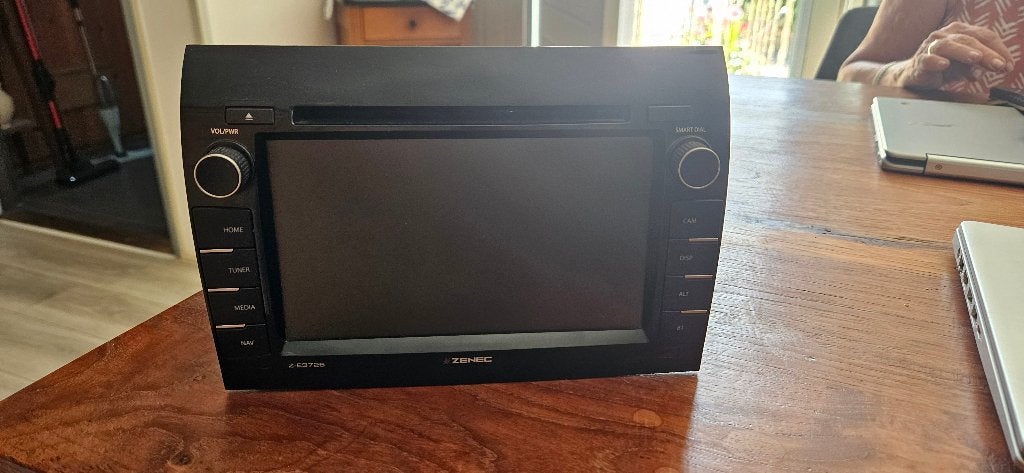 Te koop aangeboden Zenec Z-E3726, Ophalen, Gebruikt