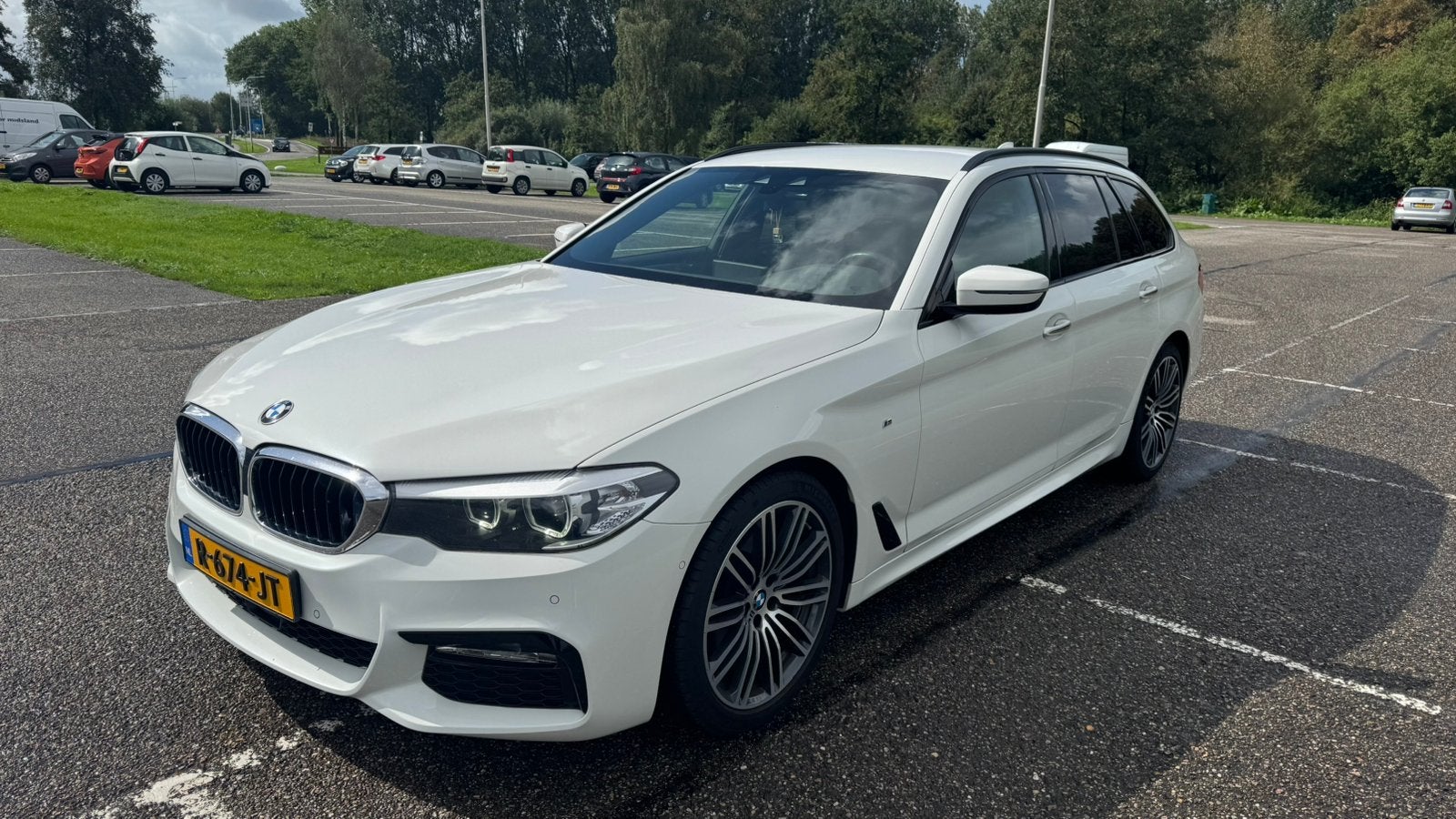 BMW 5-Serie 520i 184pk 2018 Wit - ACC, M Pakket, Trekhaak, Auto's, 1998 cc, Achterwielaandrijving, Zwart, 4 cilinders
