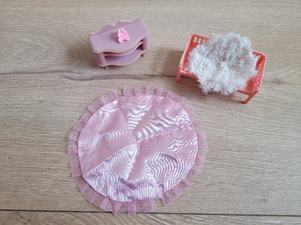 Roze babymeubels voor bij Barbie ~ SJ4025, Ophalen of Verzenden, Gebruikt, Overige typen