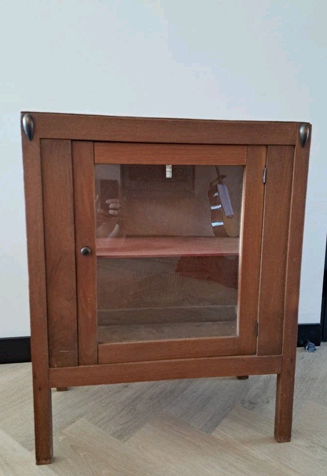 Vintage houten vitrinekastje met glazen deur, Ophalen