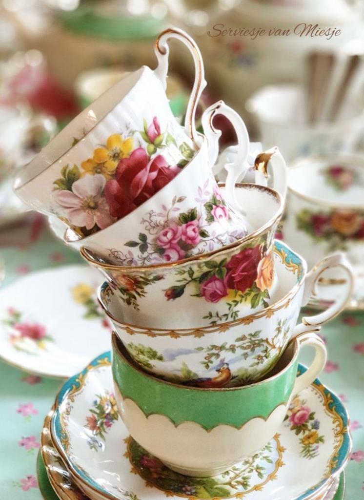 High tea servies te huur, Huis en Inrichting, Keuken | Servies, Ophalen, Overige typen, Zo goed als nieuw, Overige stijlen
