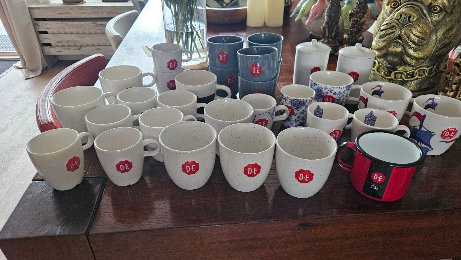 Grote collectie Douwe Egberts mokken en bekers, Ophalen of Verzenden, Steen/keramiek, Meerkleurig, Overige merken