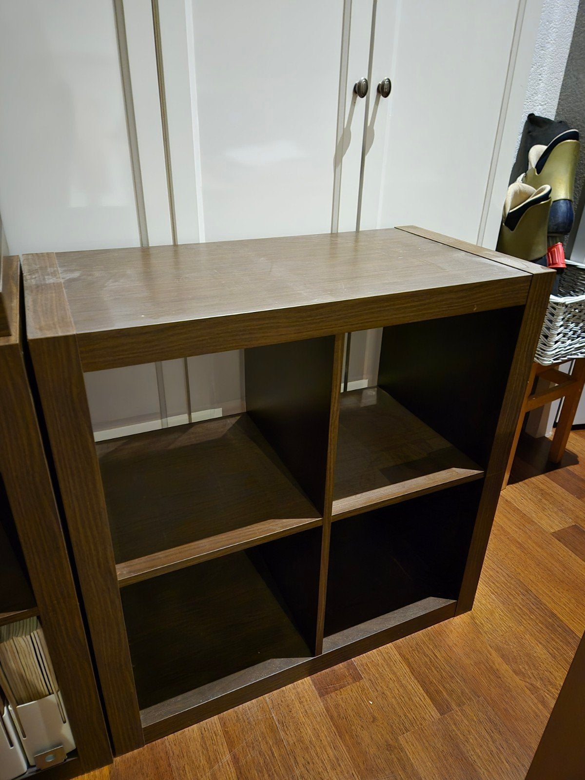Kallax donkerbruin met 4 vakken, Met plank(en), Gebruikt, Modern, 25 tot 50 cm