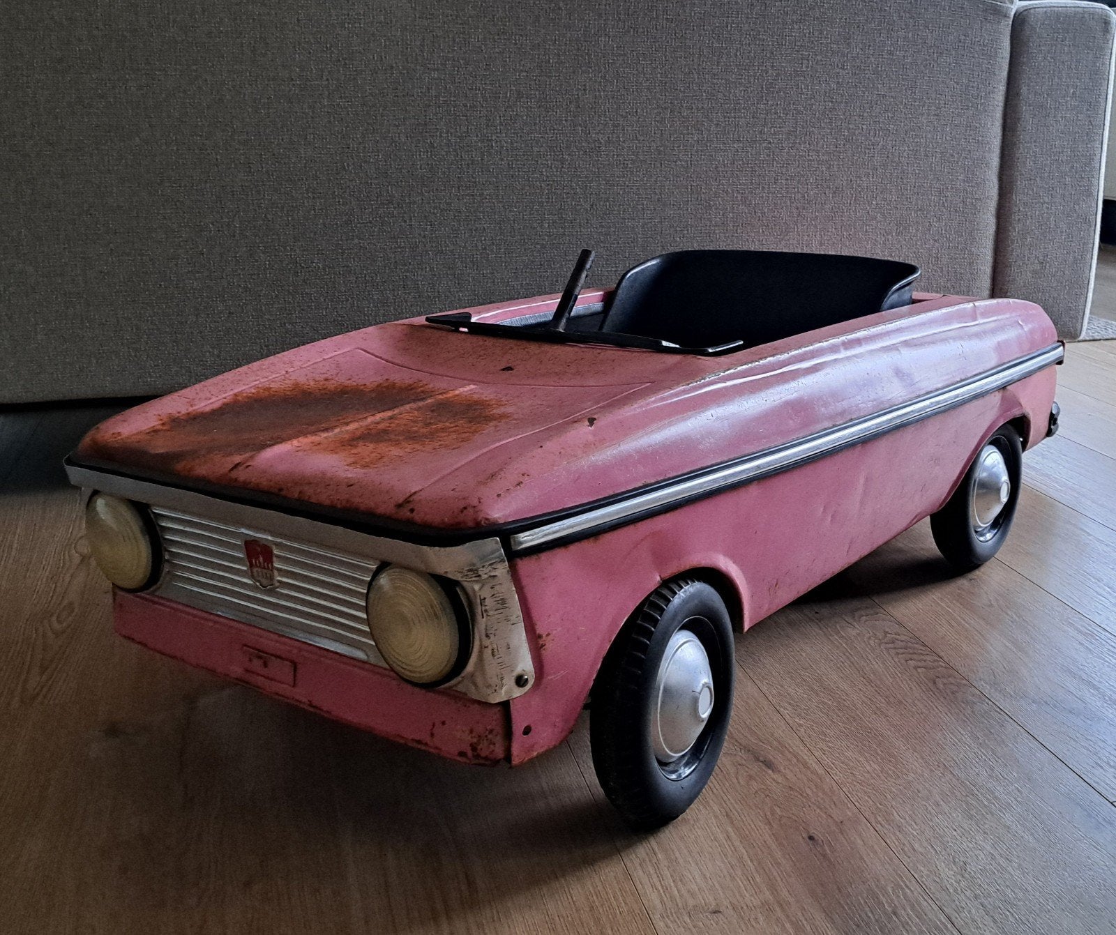 Vintage Moskvich Trapauto - Roze (Opknapper), Antiek en Kunst, Ophalen