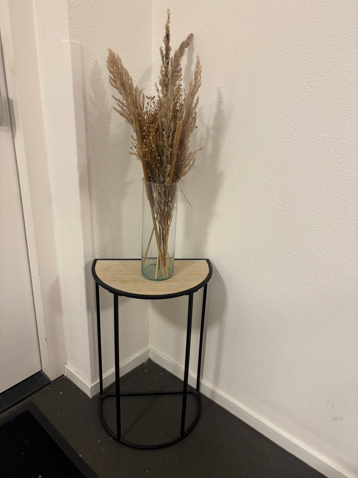 Tafeltje met vaas en bloemen, Huis en Inrichting, Hout, Gebruikt, Ophalen of Verzenden, Modern