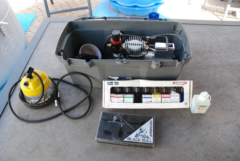 Airbrush set met compressor en verf, Ophalen of Verzenden, Gebruikt, Airbrush en Toebehoren
