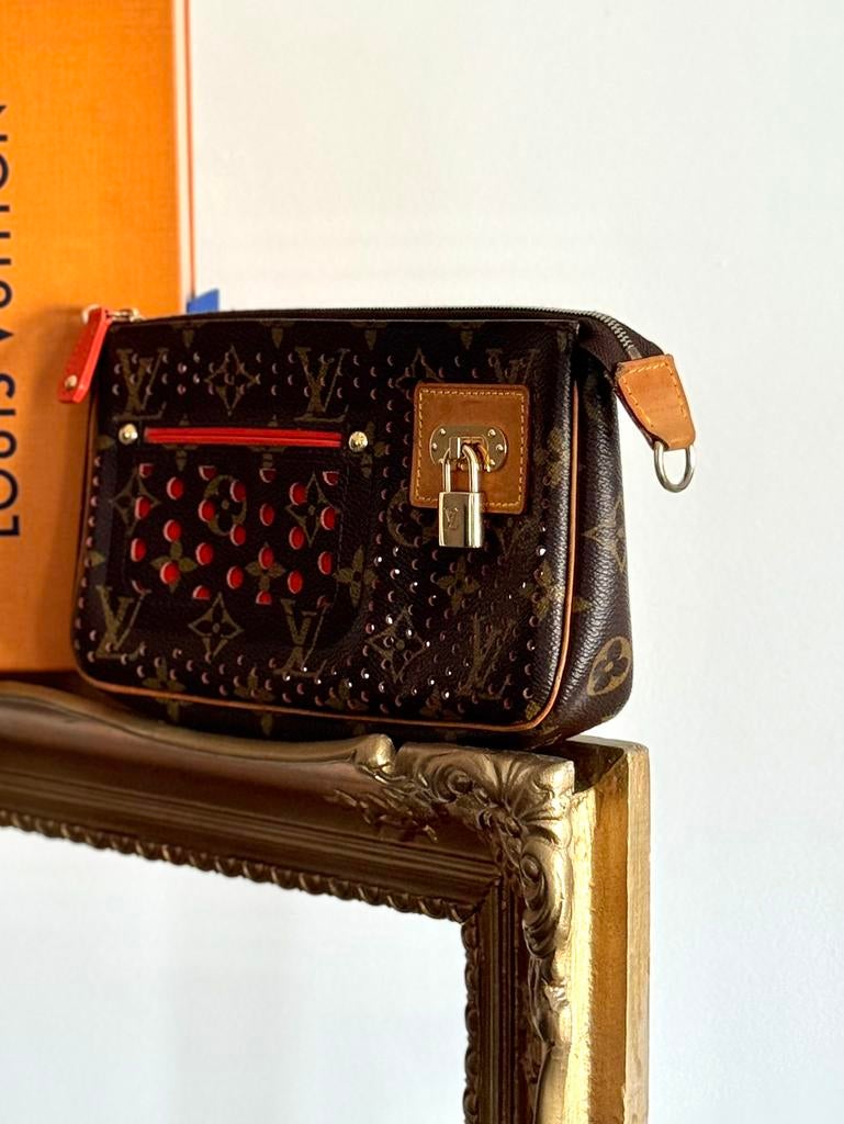 LOUIS VUITTON Limited Edition Perforate Pochette Accessoires, Sieraden, Tassen en Uiterlijk, Tassen | Schoudertassen, Gebruikt