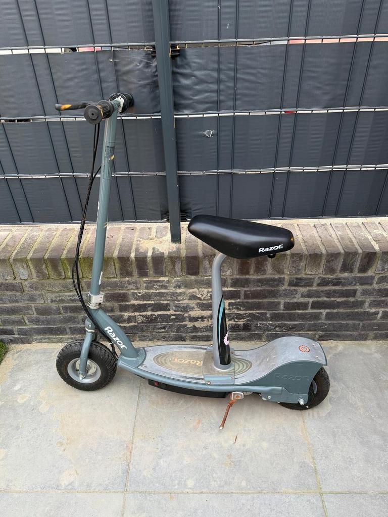 Elektrische step Razor - Achterband kapot, Ophalen, Zo goed als nieuw, Elektrische step (E-scooter)