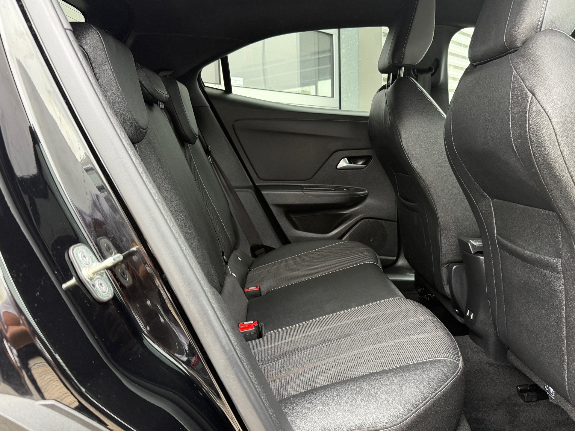 Opel Mokka 1.2 Turbo GS! Incl. Btw! 360 Camera! Virtual!, Auto's, Gebruikt, Zwart, 1199 cc, Leder en Stof