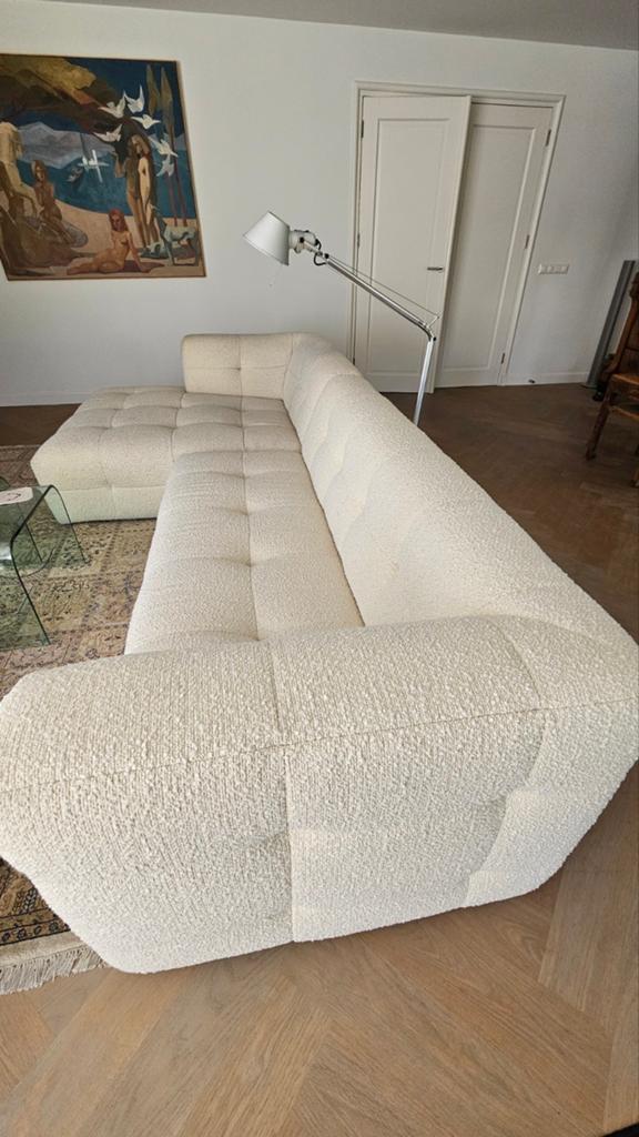 Zo goed als nieuwe Skyler hoekbank in off-white Bouclé stof, Huis en Inrichting, Banken | Bankstellen, Hoekbank, 300 cm of meer