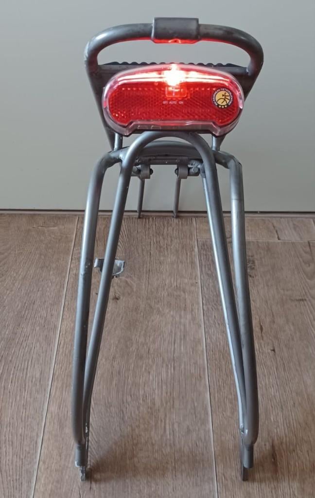 Koga Racktime bagagedrager met AXA Riff achterlicht, Fietsen en Brommers, Fietsaccessoires | Bagagedragers, Ophalen of Verzenden