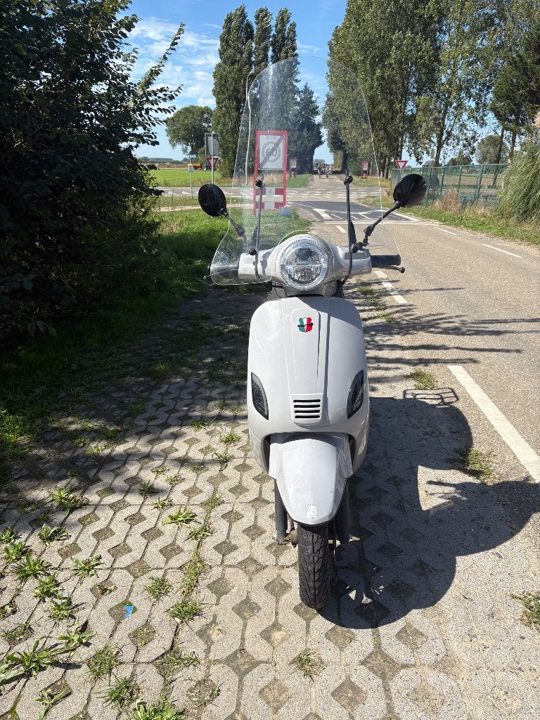 Foto 2 van GTS Toscana Dynamic bromscooter